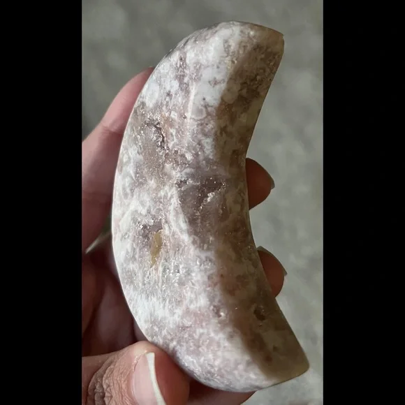 {Giveaway Bonus} Pink Amethyst Moon Carving 🌙 - Picture 8 of 9